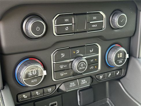 Used 2024 Chevrolet Tahoe Premier RWD image 36
