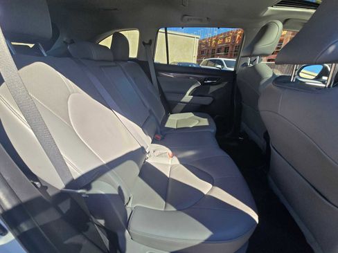 Used 2023 Toyota Highlander Limited image 14