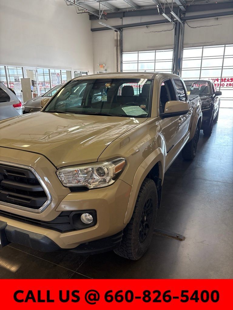 Used 2019 Toyota Tacoma SR5 AWD/4WD image 2