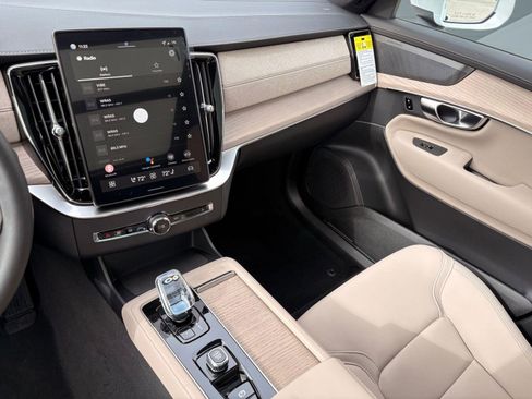 New 2026 Volvo XC90 T8 Plus AWD/4WD image 22