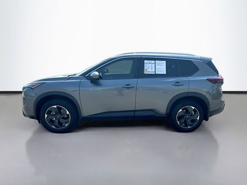Used 2024 Nissan Rogue SV w/ SV Premium Package image 4