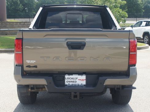 Used 2024 Toyota Tacoma TRD Off-Road w/ TRD Off Road Premium Package AWD/4WD image 3
