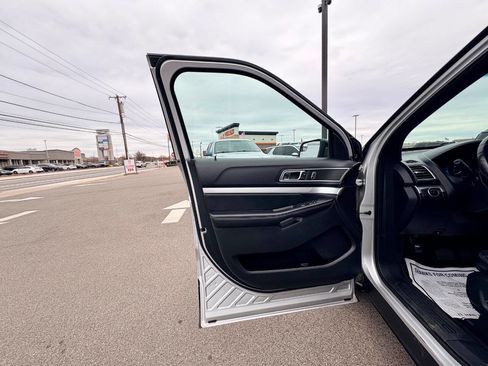 Used 2016 Ford Explorer XLT w/ Equipment Group 202A image 20