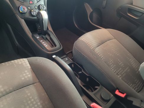 Used 2020 Chevrolet Sonic LT image 26