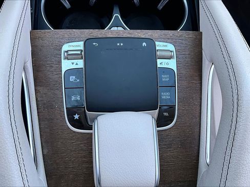 Used 2020 Mercedes-Benz GLE 350 w/ Premium Package image 35
