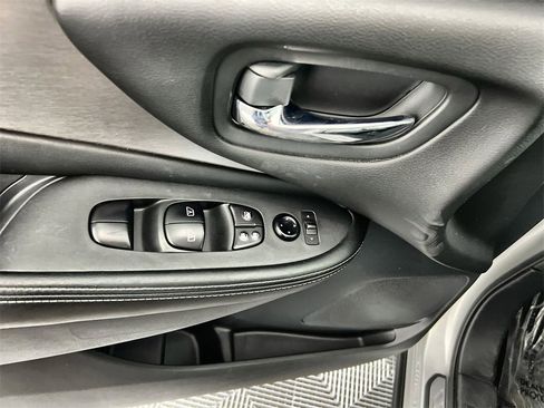 Used 2023 Nissan Murano SV image 15