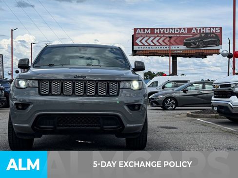 Used 2020 Jeep Grand Cherokee Altitude AWD/4WD image 3