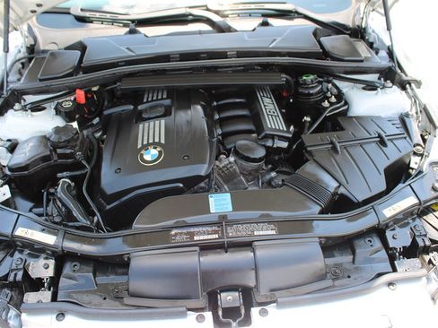 Used 2009 BMW 328i Convertible image 30