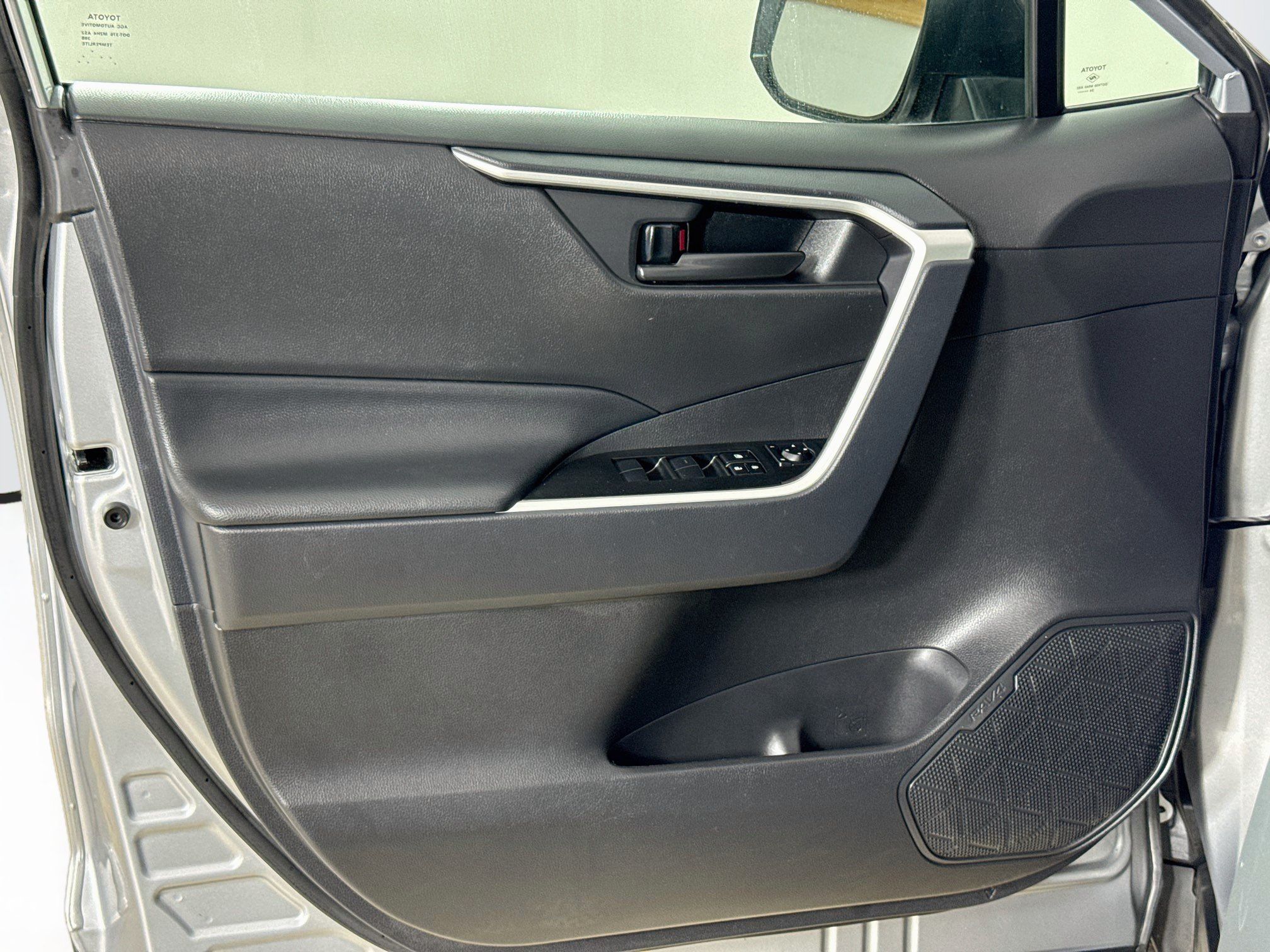 Certified 2025 Toyota RAV4 LE AWD/4WD image 16