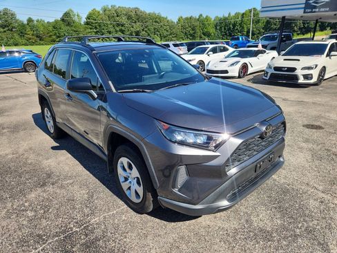 Used 2020 Toyota RAV4 LE FWD image 2