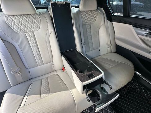 Used 2020 BMW 750i xDrive w/ Executive Package image 31