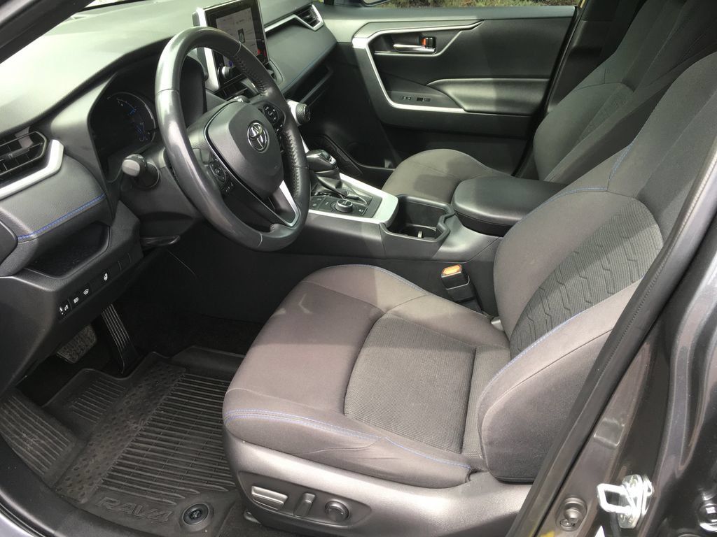 Used 2023 Toyota RAV4 SE w/ SE Grade Weather Package AWD/4WD image 21