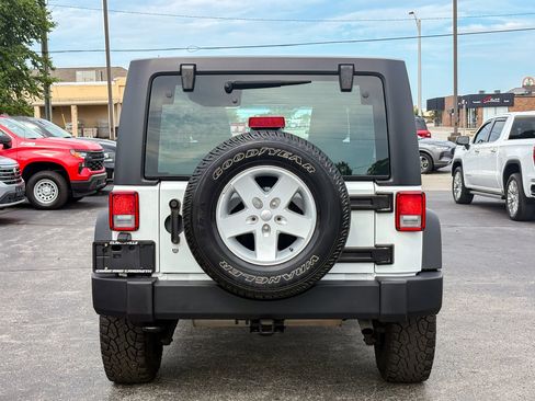 Used 2017 Jeep Wrangler Unlimited Sport w/ Connectivity Group AWD/4WD image 10