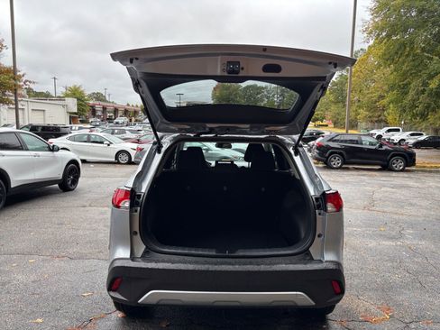 Used 2025 Toyota Corolla Cross LE image 31