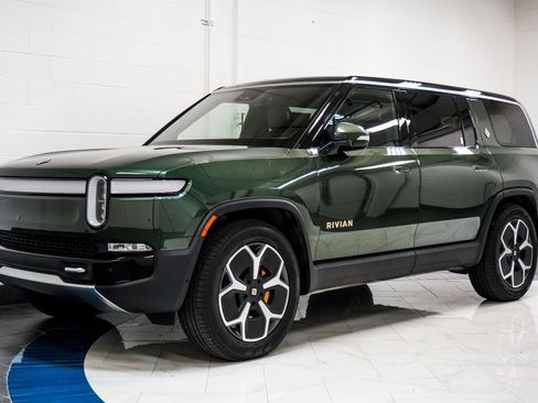 Used 2023 Rivian R1S Adventure image 4