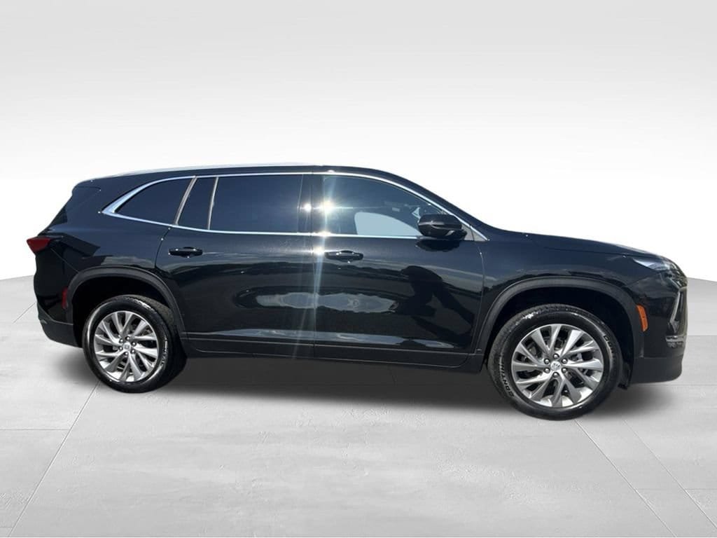 Used 2026 Buick Enclave Preferred AWD/4WD image 2