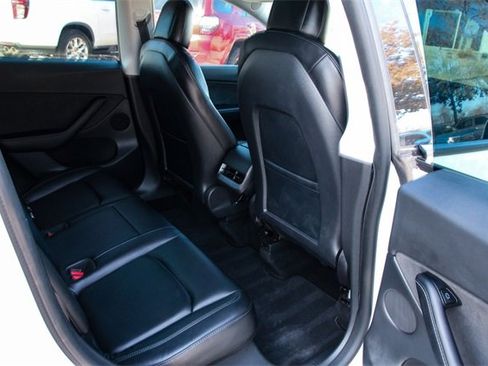 Used 2021 Tesla Model Y Long Range image 27