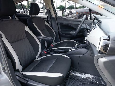 Used 2021 Nissan Versa SV image 32