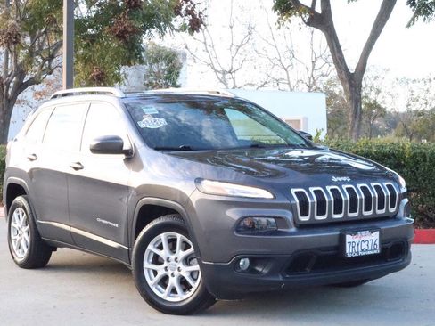 Used 2016 Jeep Cherokee Latitude w/ Comfort & Sound Group image 1