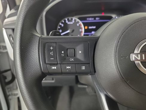 Used 2024 Nissan Rogue SV FWD image 24