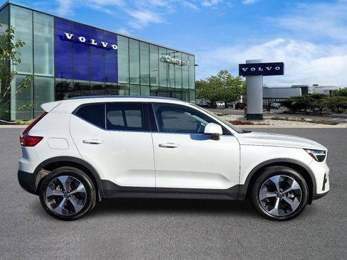 Certified 2024 Volvo XC40 B5 Core image 7