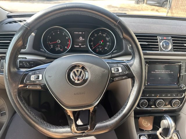 Used 2017 Volkswagen Passat 1.8T SEL Premium FWD image 11