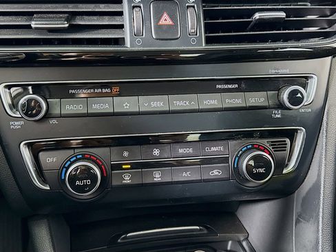 Used 2019 Kia Optima S image 17