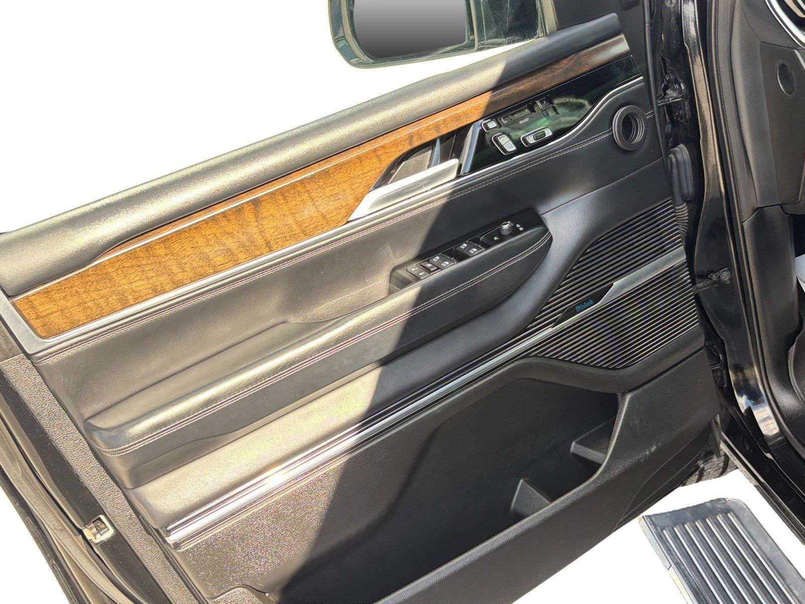 Used 2022 Jeep Grand Wagoneer Series I AWD/4WD image 10