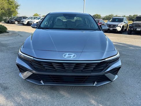 Used 2025 Hyundai Elantra Limited FWD image 8