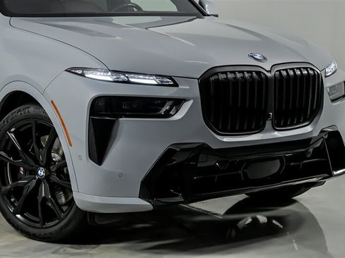 Used 2024 BMW X7 xDrive40i w/ M Sport Package AWD/4WD image 2