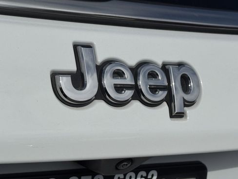 Used 2024 Jeep Compass Latitude AWD/4WD image 11