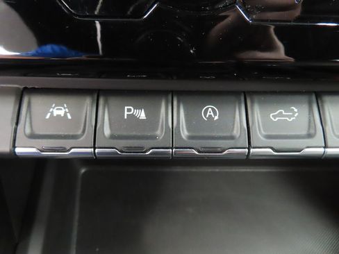 Used 2025 GMC Sierra 1500 AT4 w/ AT4 Premium Package AWD/4WD image 71