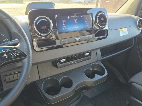 Used 2025 Mercedes-Benz Sprinter 2500 image 36