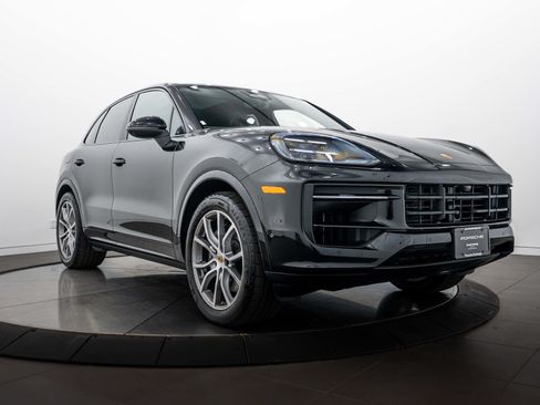 Certified 2026 Porsche Cayenne AWD/4WD image 9