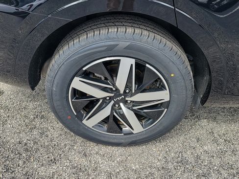 Certified 2023 Kia Sorento S w/ Panoramic Sunroof Package FWD image 41