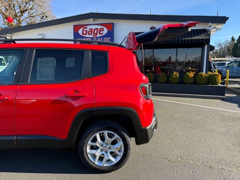 Used 2016 Jeep Renegade Latitude AWD/4WD image 6