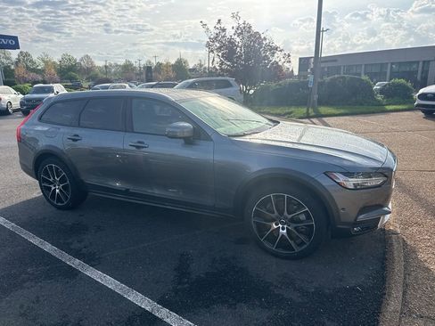 Used 2020 Volvo V90 T6 Cross Country w/ Advanced Package image 3
