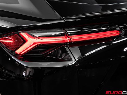 Used 2023 Lamborghini Urus Performante AWD/4WD image 25