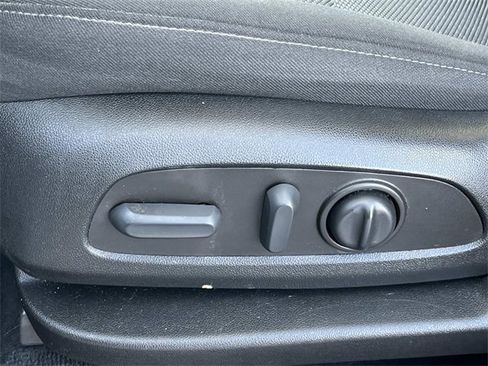 Used 2022 Chevrolet Traverse LT image 34