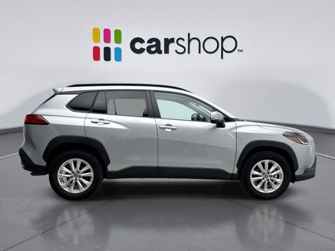 Used 2024 Toyota Corolla Cross LE w/ Moonroof Package image 6