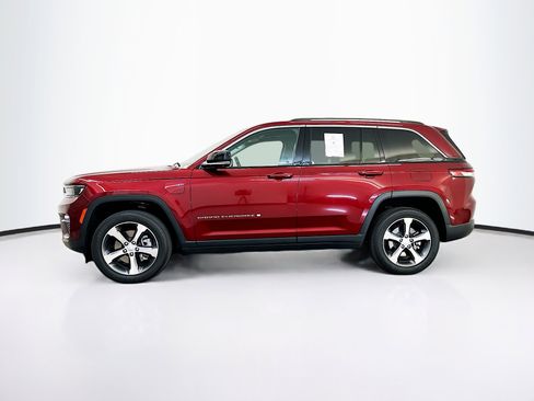 Used 2023 Jeep Grand Cherokee 4x4 w/ Luxury Tech Group II image 4