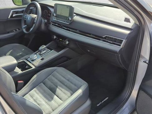 Used 2023 Mitsubishi Outlander SE FWD image 21