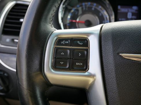 Used 2013 Chrysler Town & Country Touring image 24