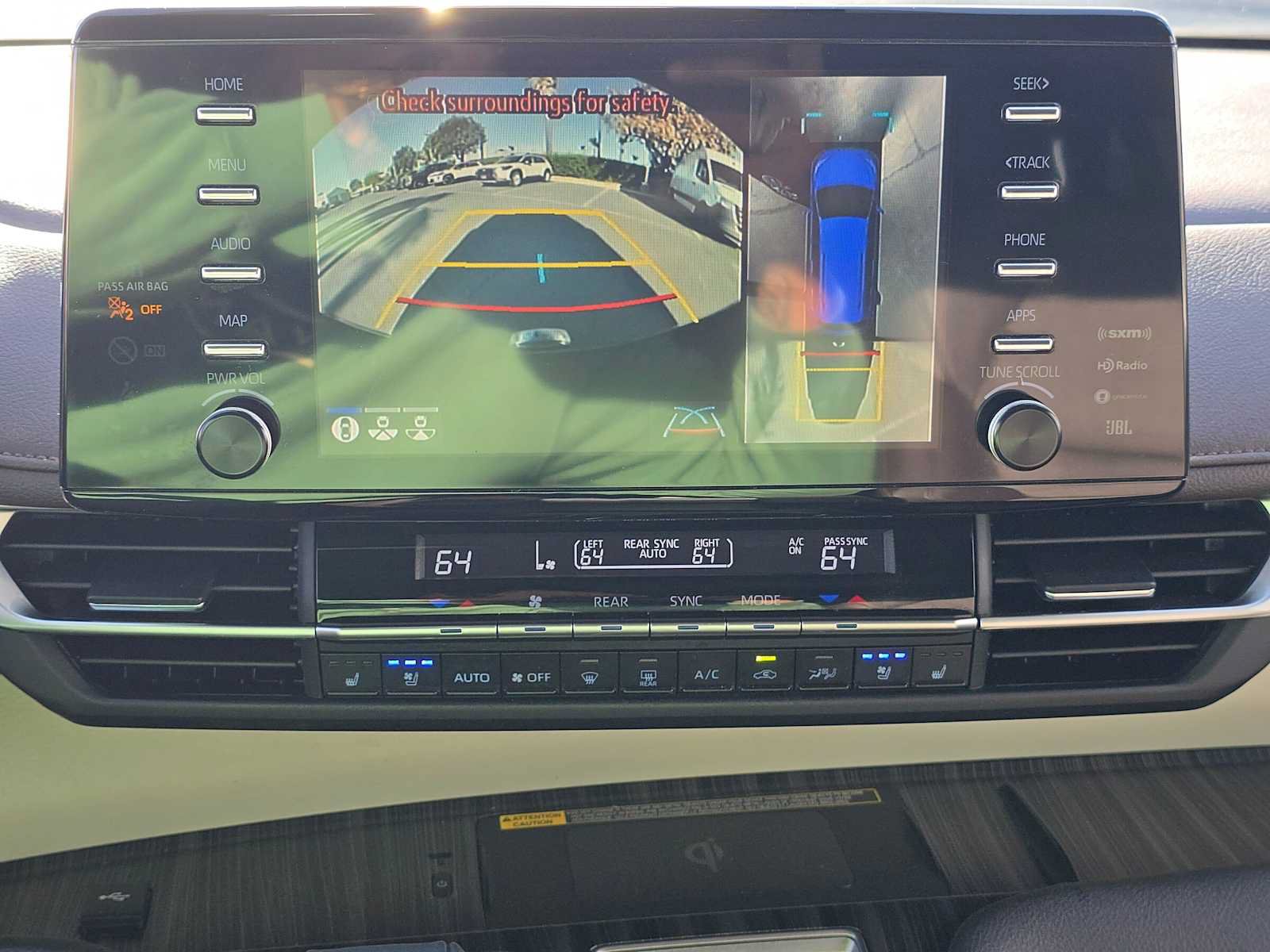 Used 2023 Toyota Sienna Platinum FWD image 31