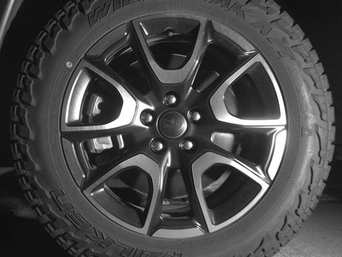Used 2025 Jeep Compass Trailhawk AWD/4WD image 12