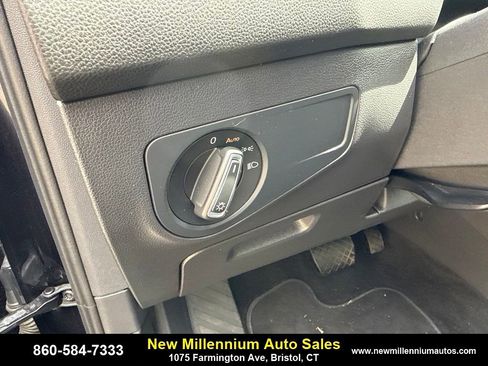 Used 2019 Volkswagen Tiguan SE w/ Panoramic Sunroof Package AWD/4WD image 12