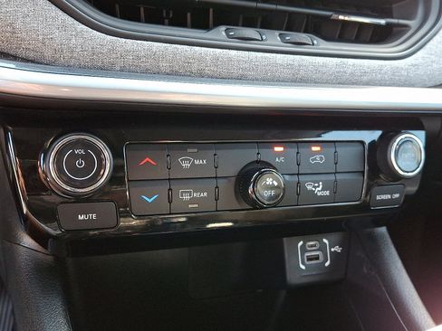 Used 2022 Jeep Compass Latitude AWD/4WD image 15