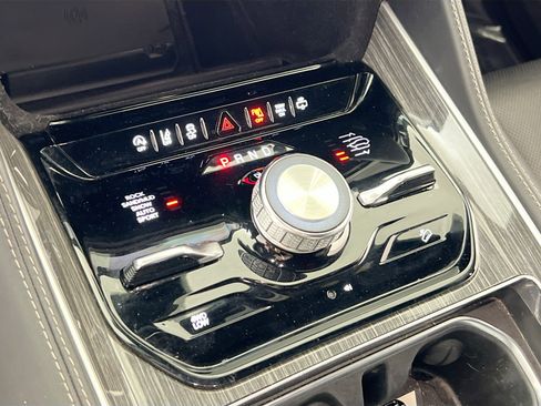 Used 2022 Jeep Wagoneer Series III w/ Rear Seat Video Group 1 image 17