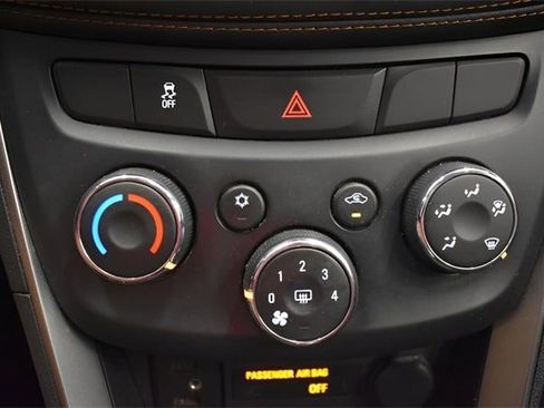 Used 2017 Chevrolet Trax LT w/ LT Convenience Package image 28