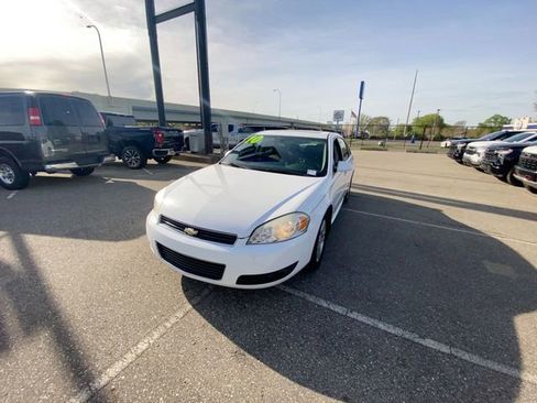 Used 2010 Chevrolet Impala LT w/ Luxury Edition Package FWD image 12